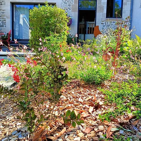 Renove Avec Terrasse Ensoleillee Et Parking A - Fr-1-585-136 *