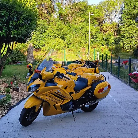 Renove Avec Terrasse Ensoleillee Et Parking A - Fr-1-585-136